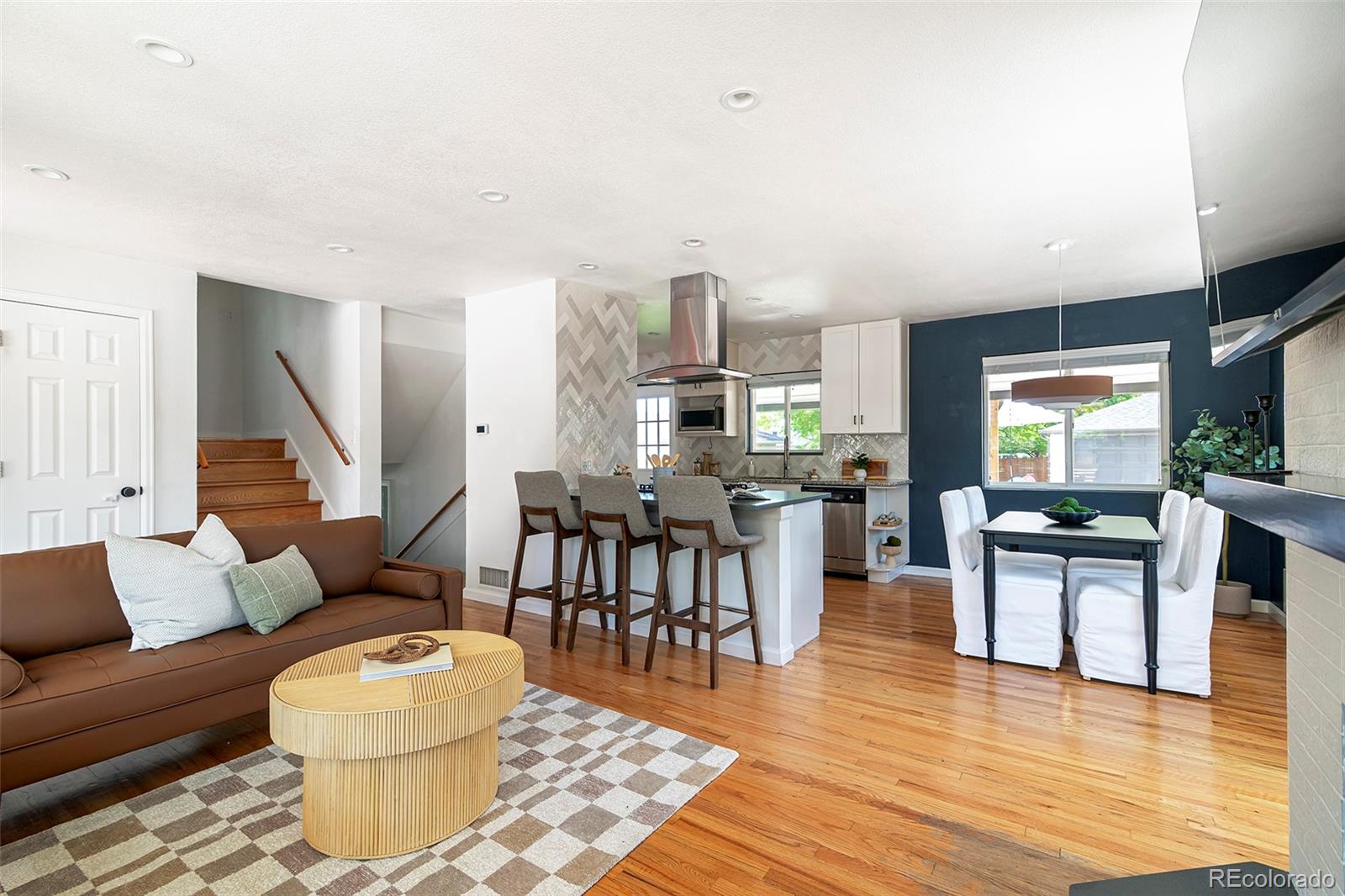 MLS Image #5 for 1650 s holly street,denver, Colorado
