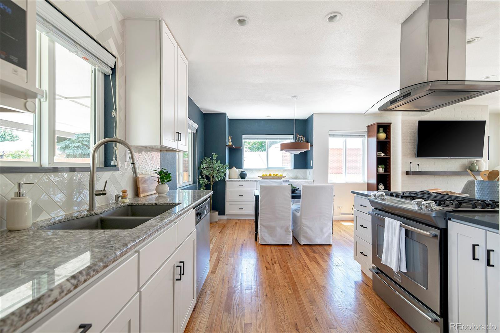 MLS Image #9 for 1650 s holly street,denver, Colorado