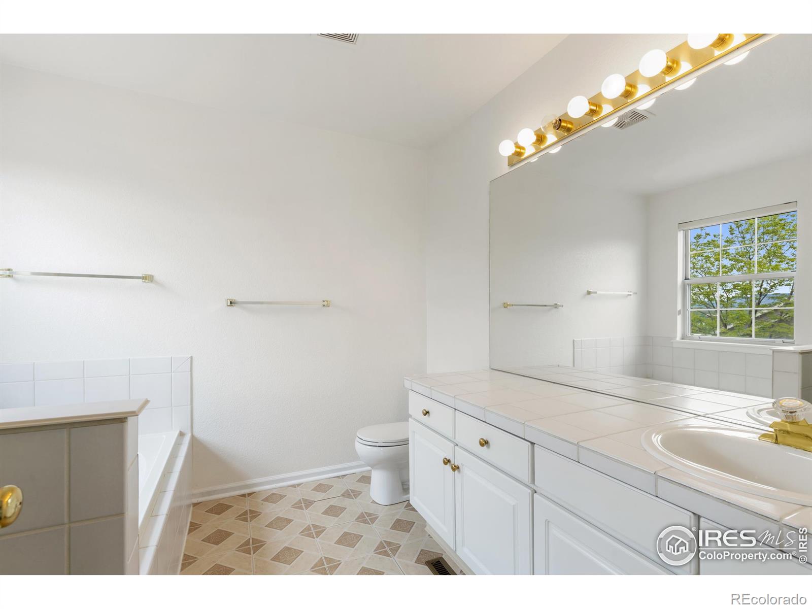 MLS Image #16 for 2982 w long drive,littleton, Colorado