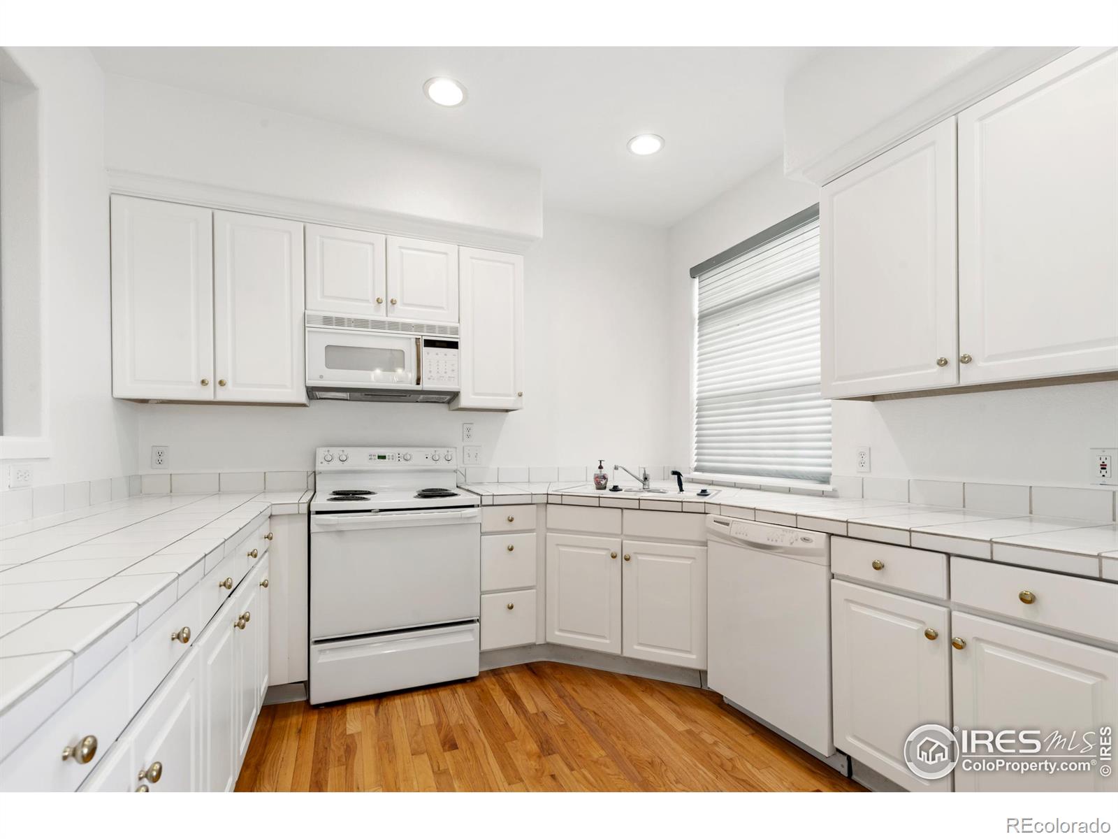MLS Image #8 for 2982 w long drive,littleton, Colorado