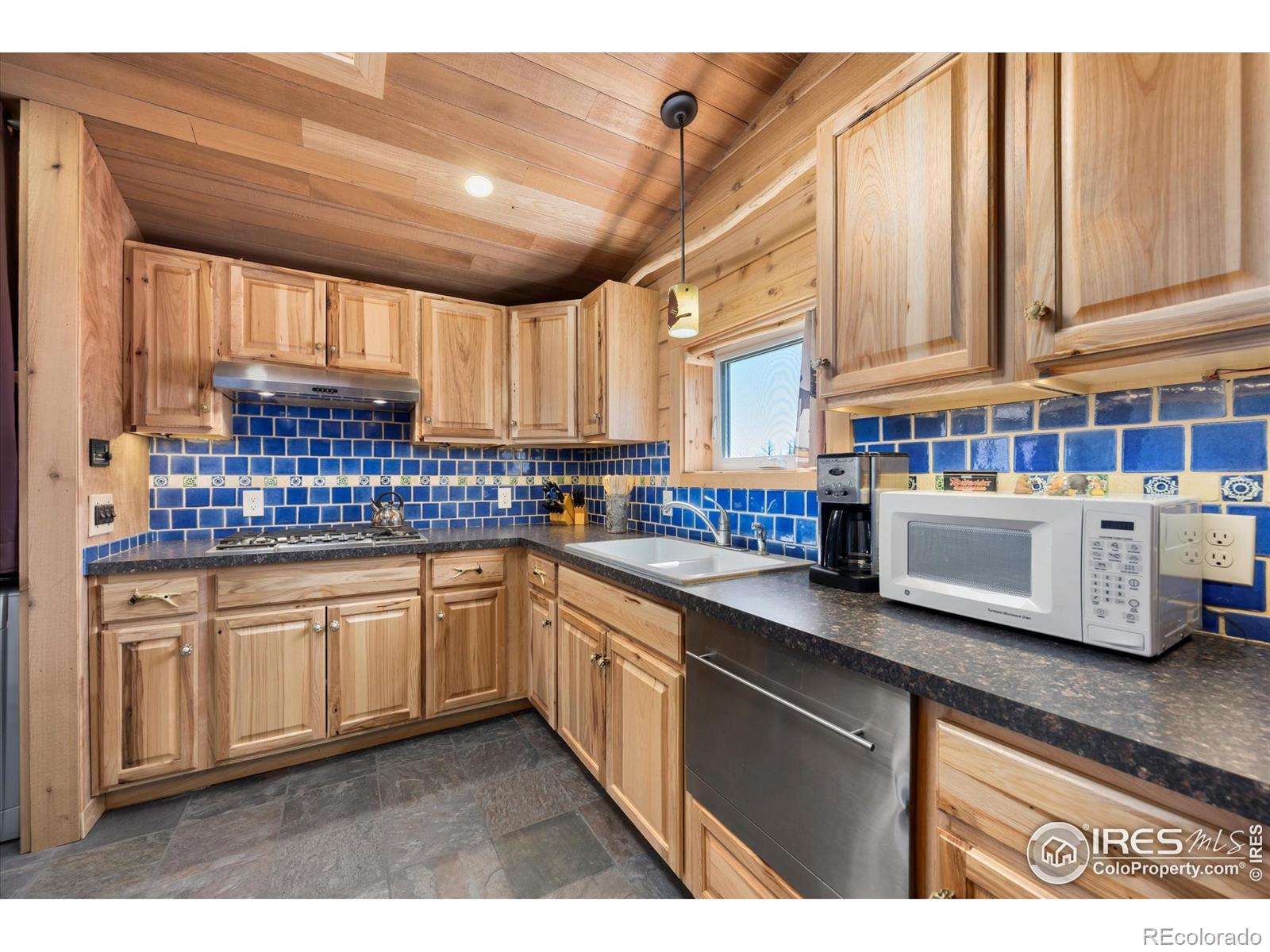 MLS Image #12 for 777  powder horn trail,bellvue, Colorado