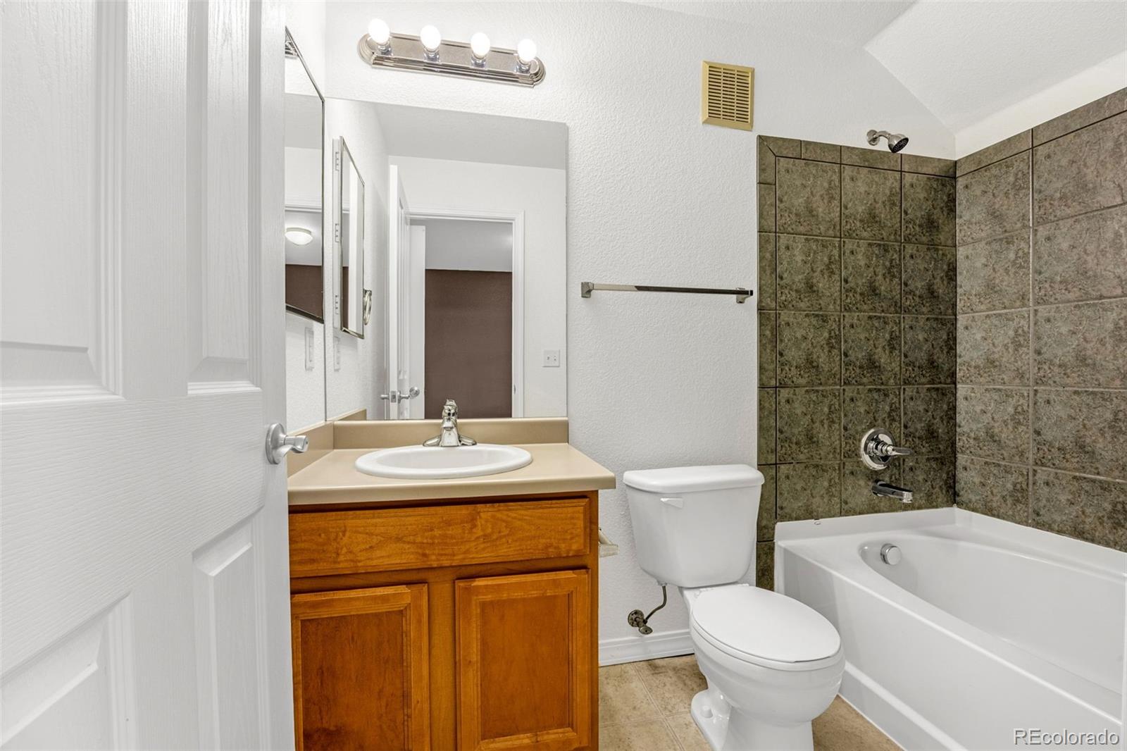 MLS Image #22 for 23560  alamo place b,aurora, Colorado
