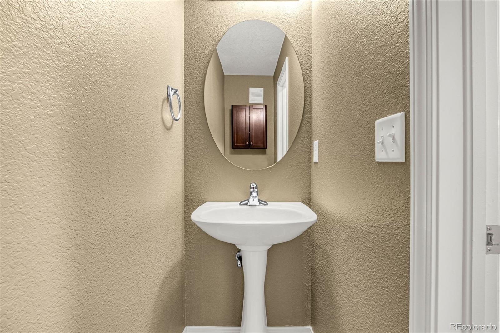 MLS Image #9 for 23560  alamo place b,aurora, Colorado
