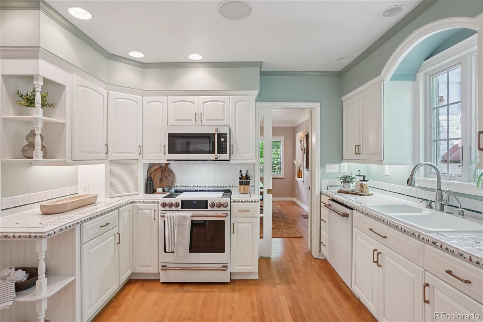 MLS Image #7 for 5530 e 6th avenue parkway,denver, Colorado