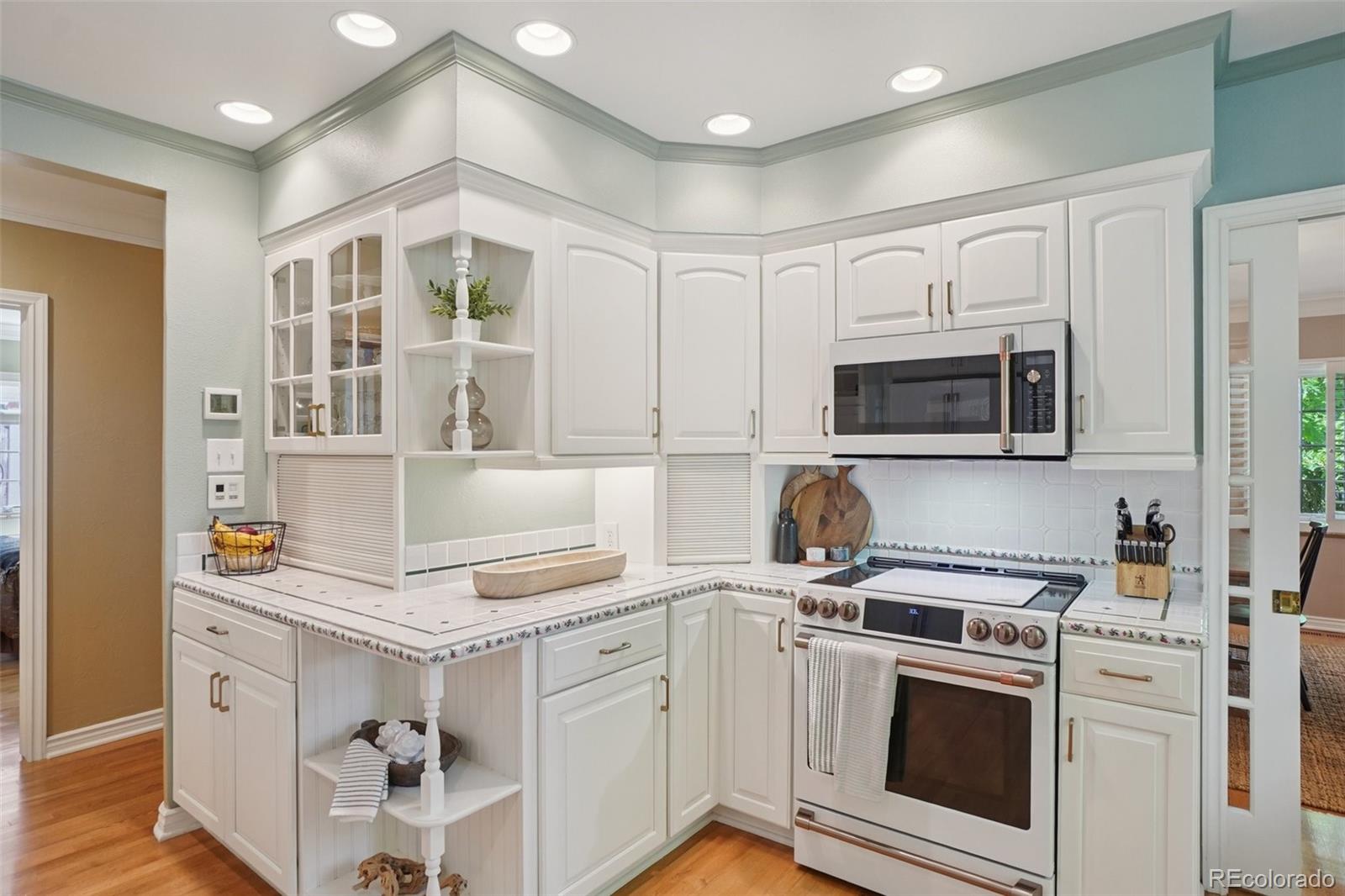 MLS Image #8 for 5530 e 6th avenue parkway,denver, Colorado
