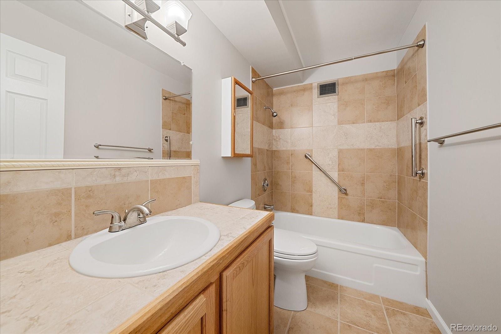 MLS Image #14 for 715 s alton way,denver, Colorado