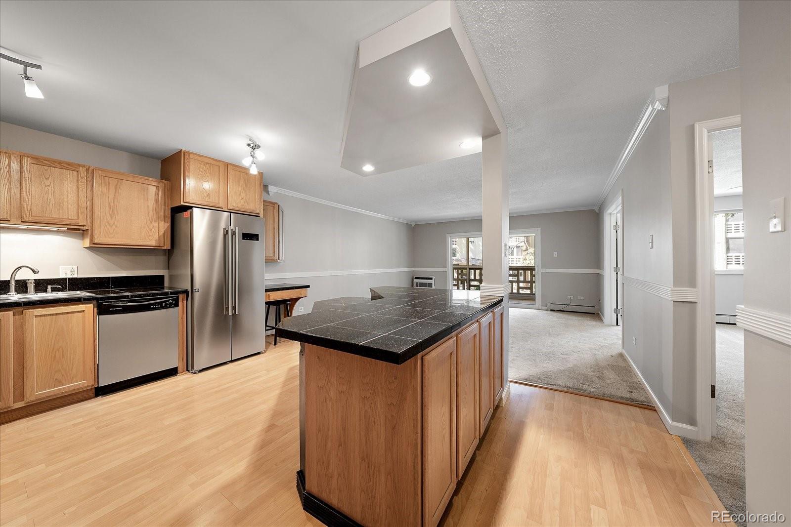 MLS Image #7 for 715 s alton way,denver, Colorado