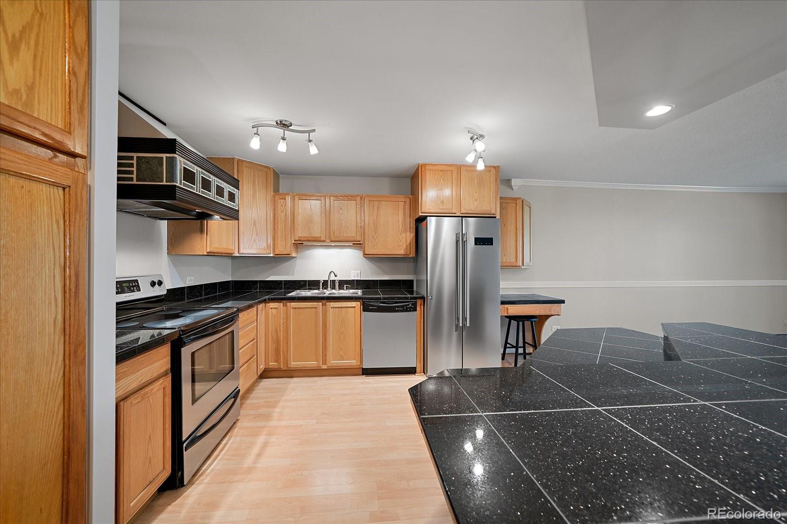 MLS Image #8 for 715 s alton way,denver, Colorado
