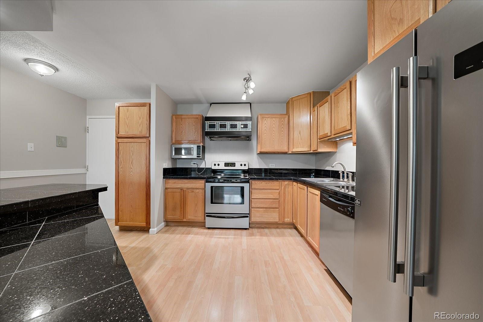 MLS Image #9 for 715 s alton way,denver, Colorado