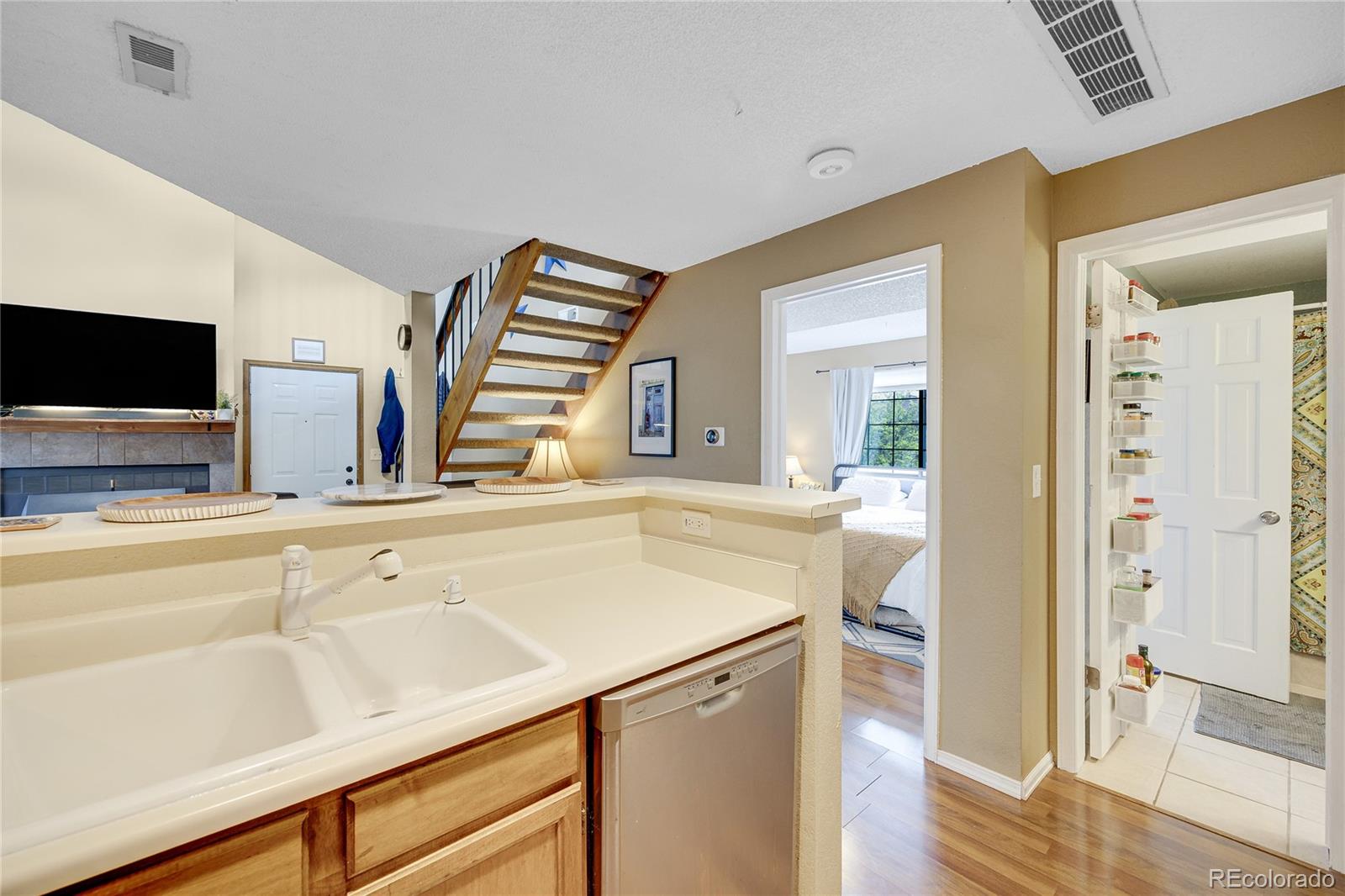 MLS Image #10 for 830 s vance street,lakewood, Colorado