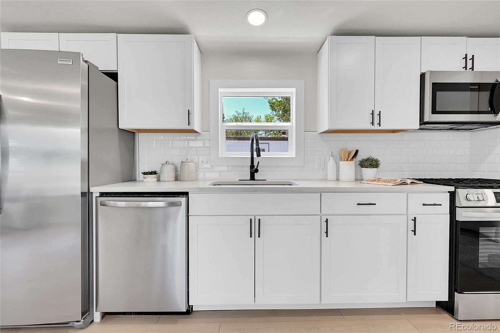 MLS Image #7 for 221  glen ayre street,dacono, Colorado