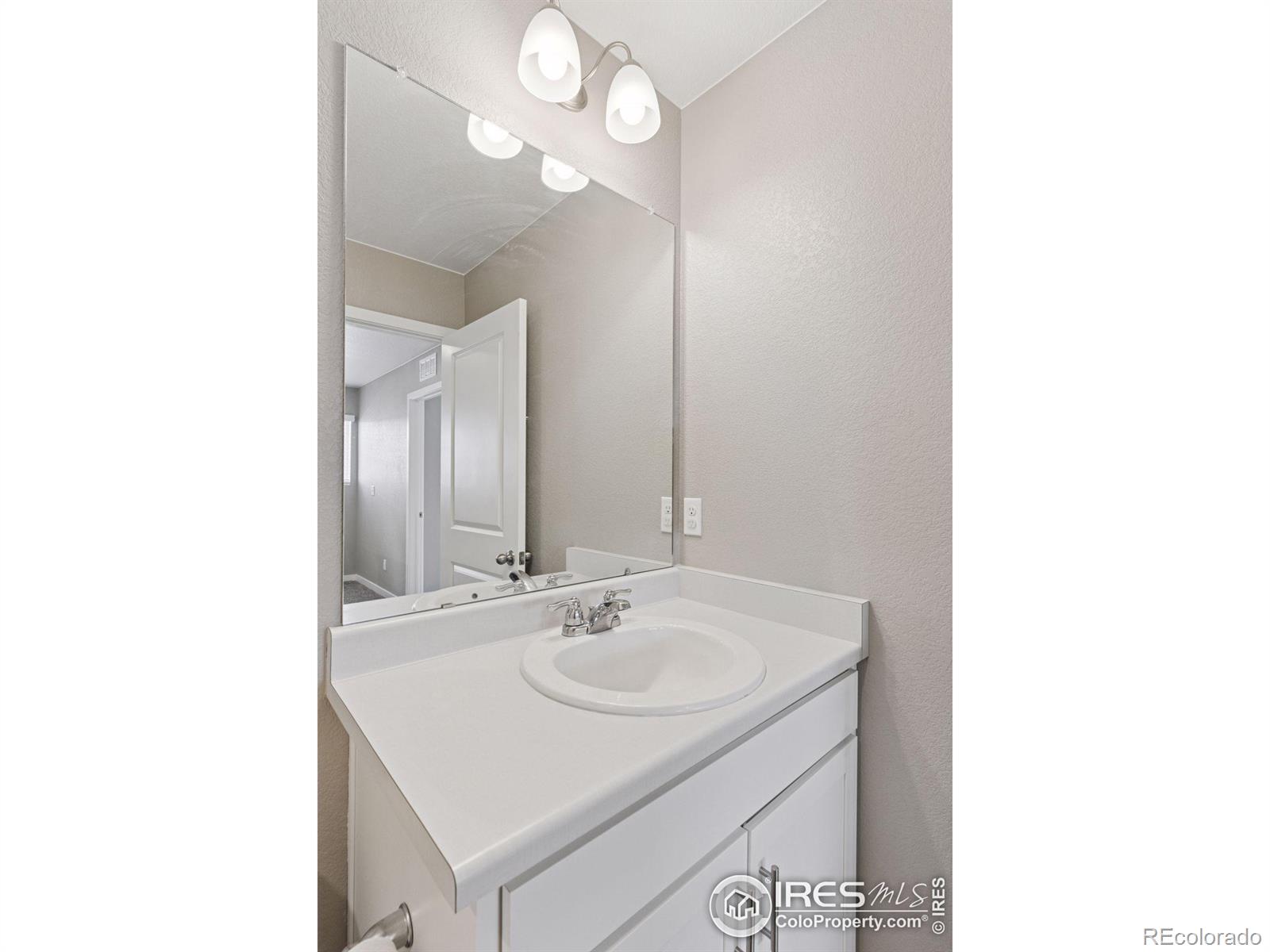 MLS Image #16 for 21823 e 8th avenue,aurora, Colorado