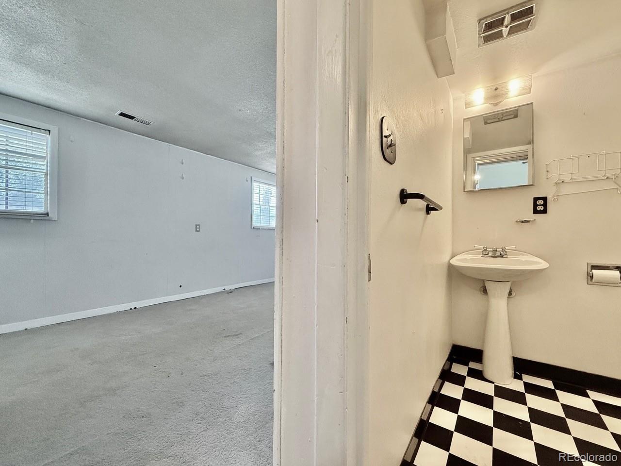 MLS Image #18 for 7195 e louisiana avenue,denver, Colorado