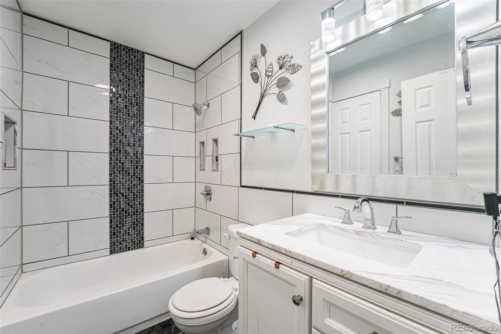 MLS Image #13 for 19523 e buchanan place,aurora, Colorado