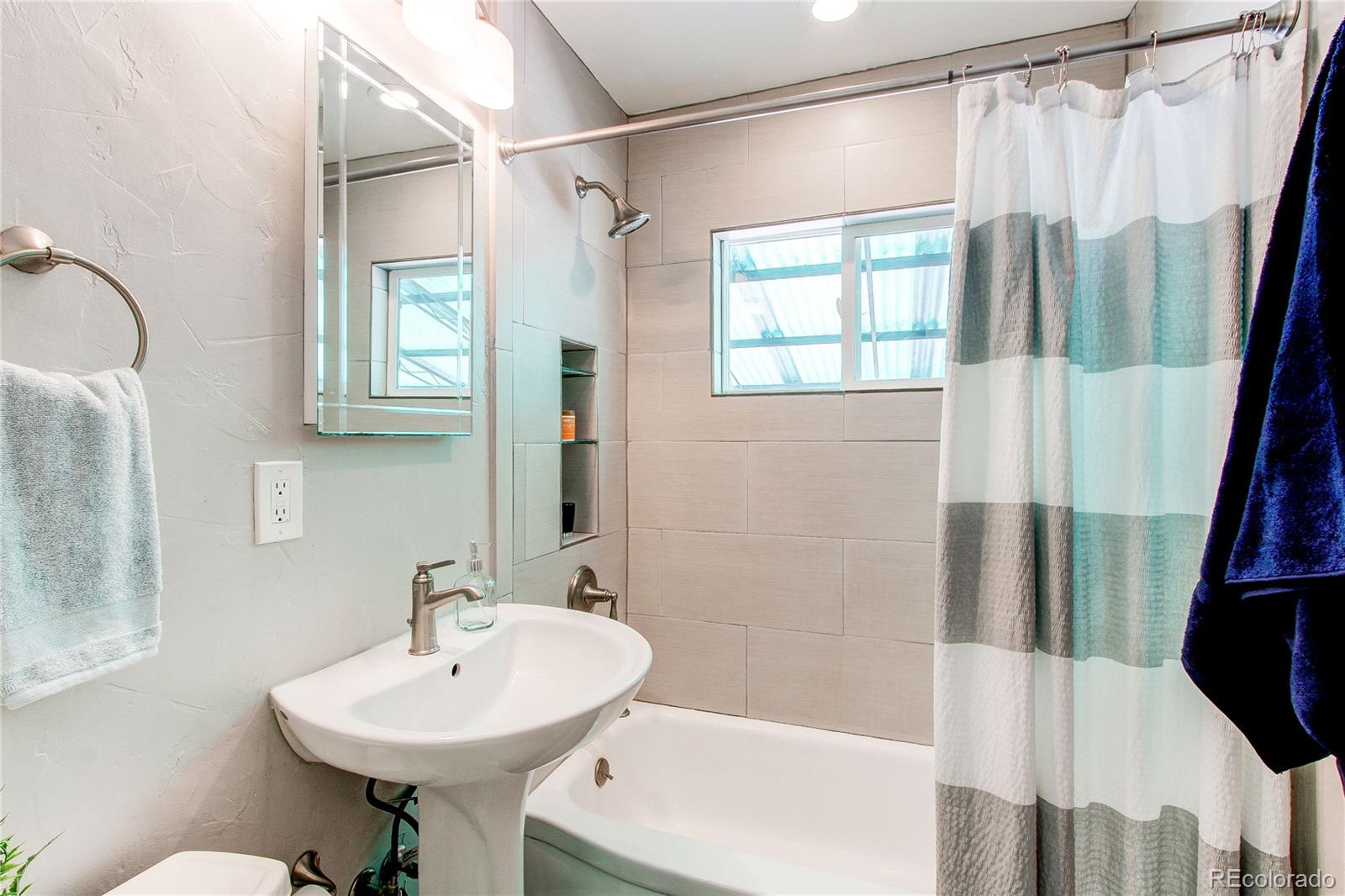 MLS Image #13 for 745 s utica street,denver, Colorado