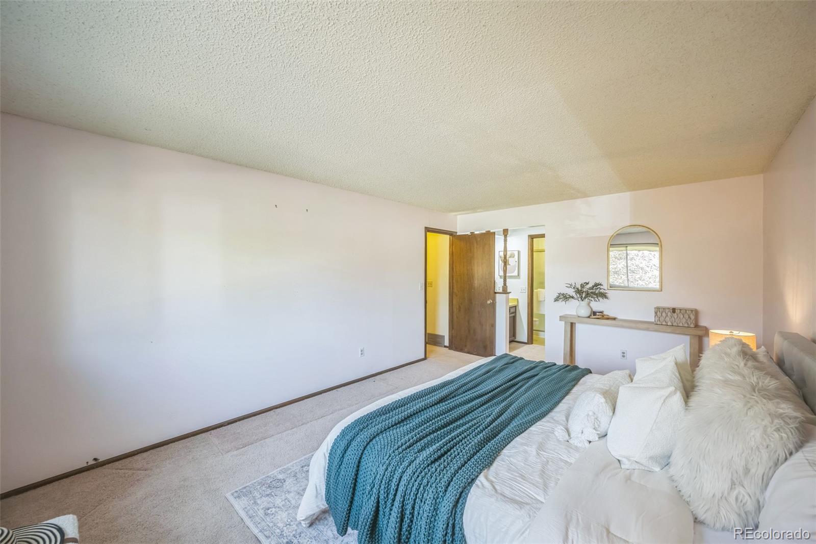 MLS Image #13 for 4474 s vrain street,denver, Colorado