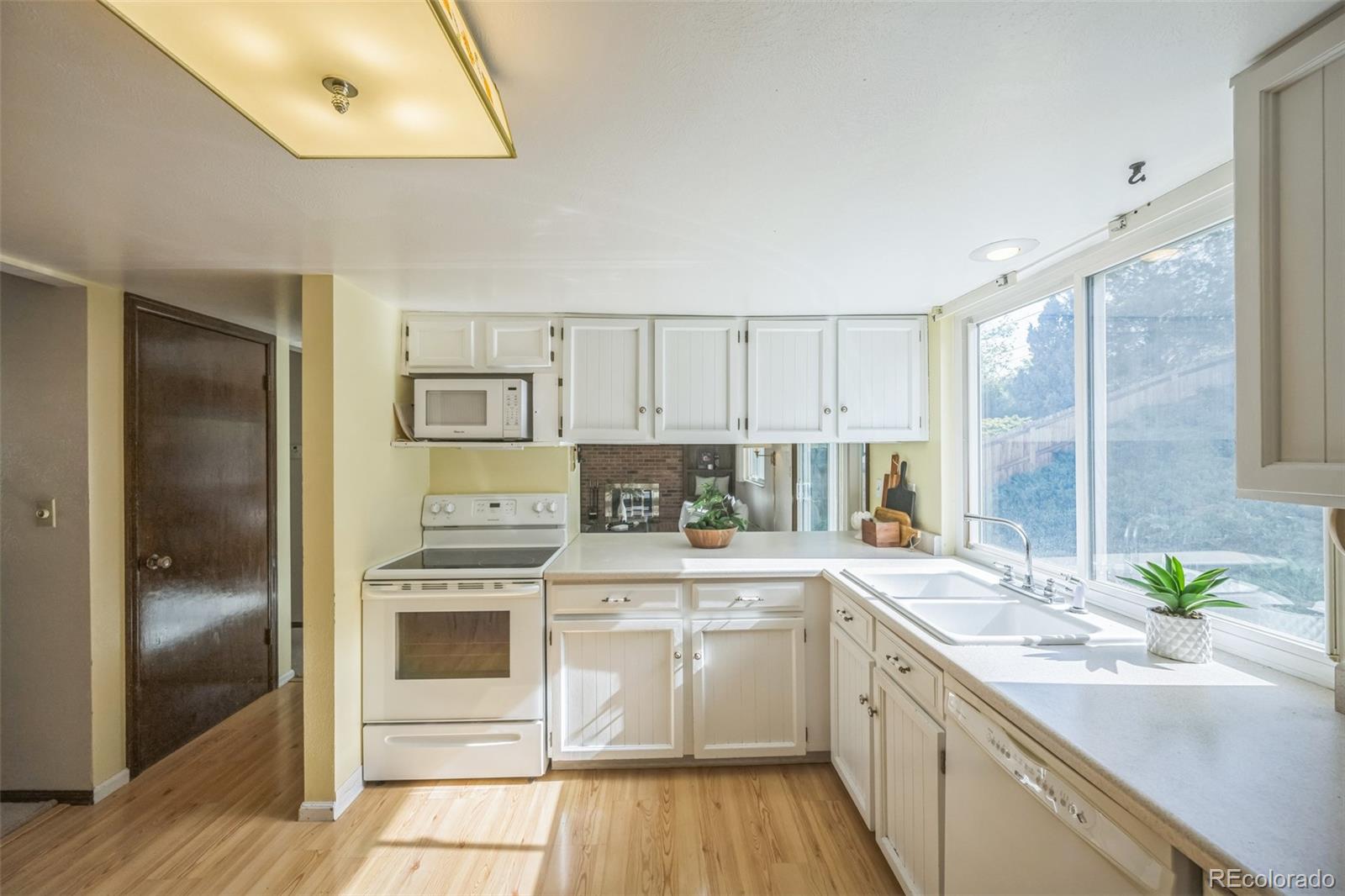 MLS Image #7 for 4474 s vrain street,denver, Colorado