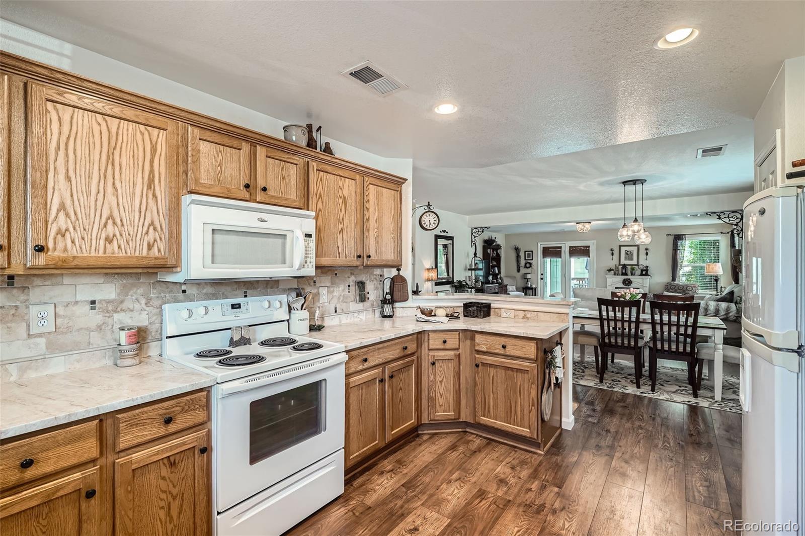 MLS Image #10 for 5843  ceylon street,denver, Colorado