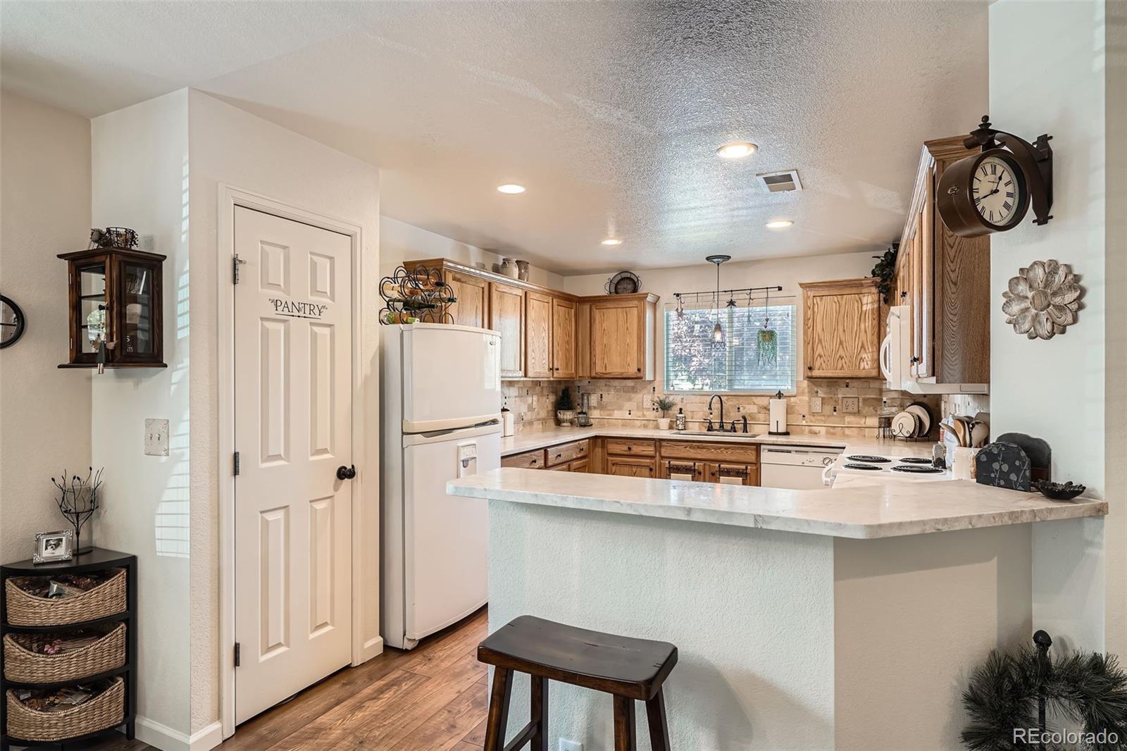 MLS Image #11 for 5843  ceylon street,denver, Colorado
