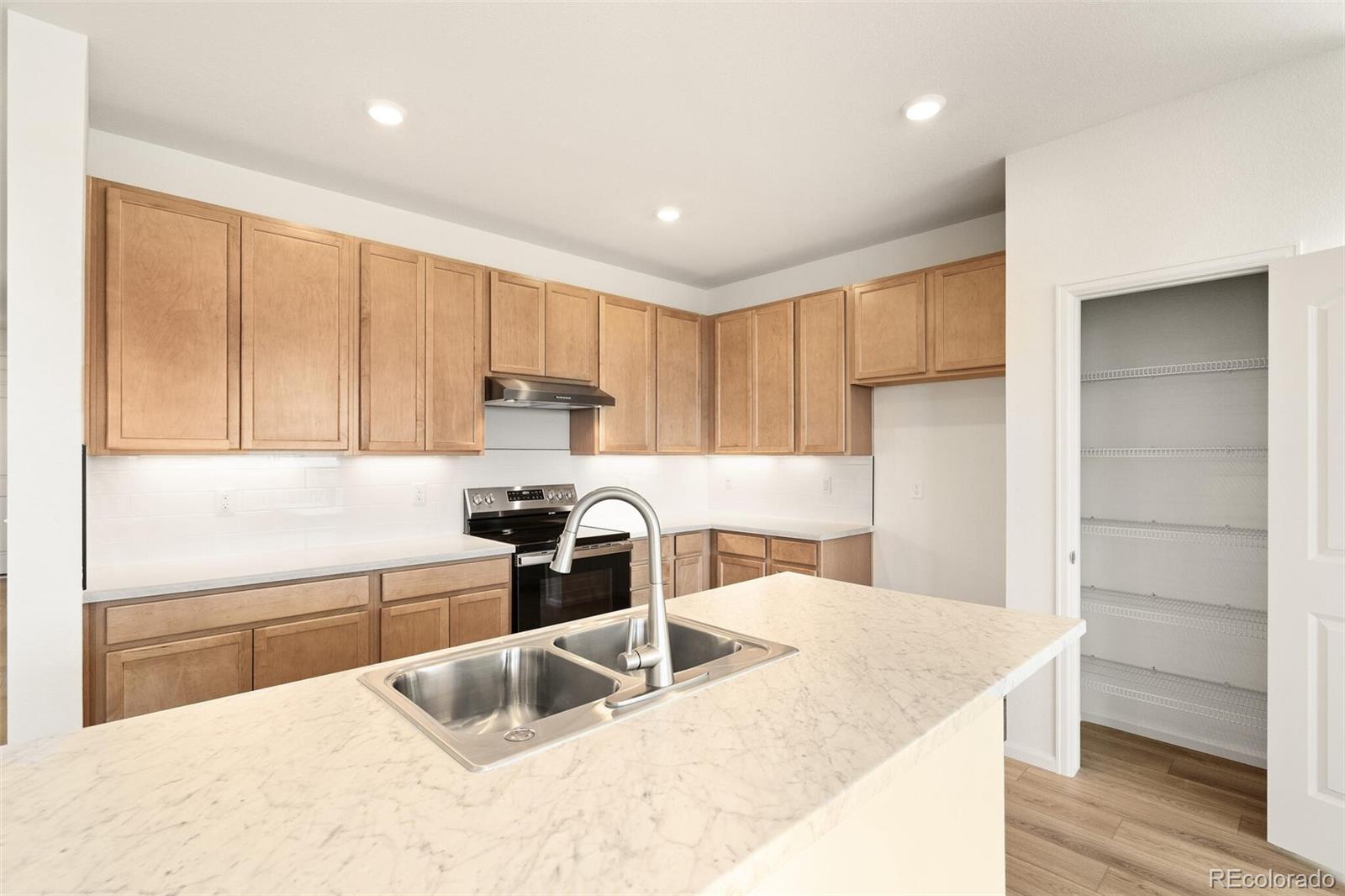 MLS Image #11 for 11124  xanadu street,commerce city, Colorado
