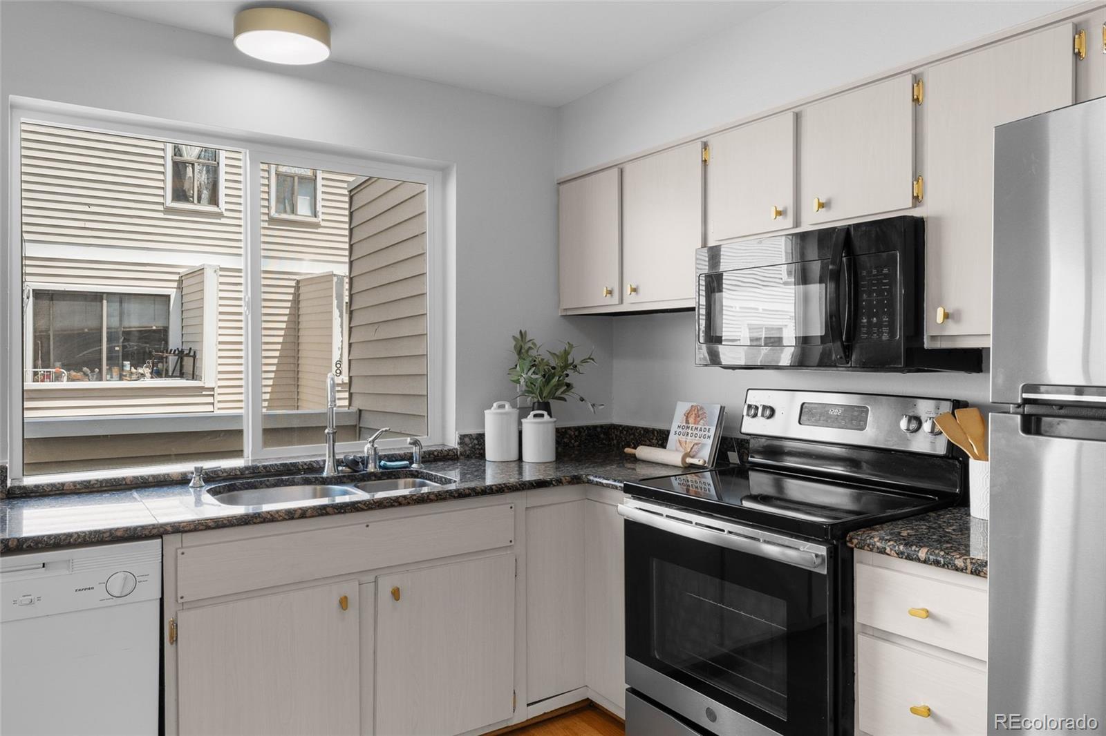 MLS Image #11 for 1050 s monaco parkway 68,denver, Colorado