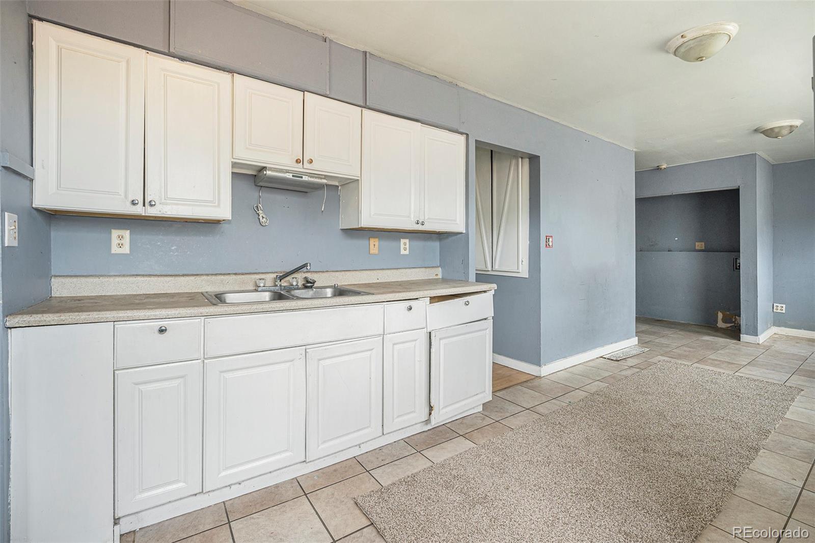 MLS Image #4 for 2280 s decatur street,denver, Colorado