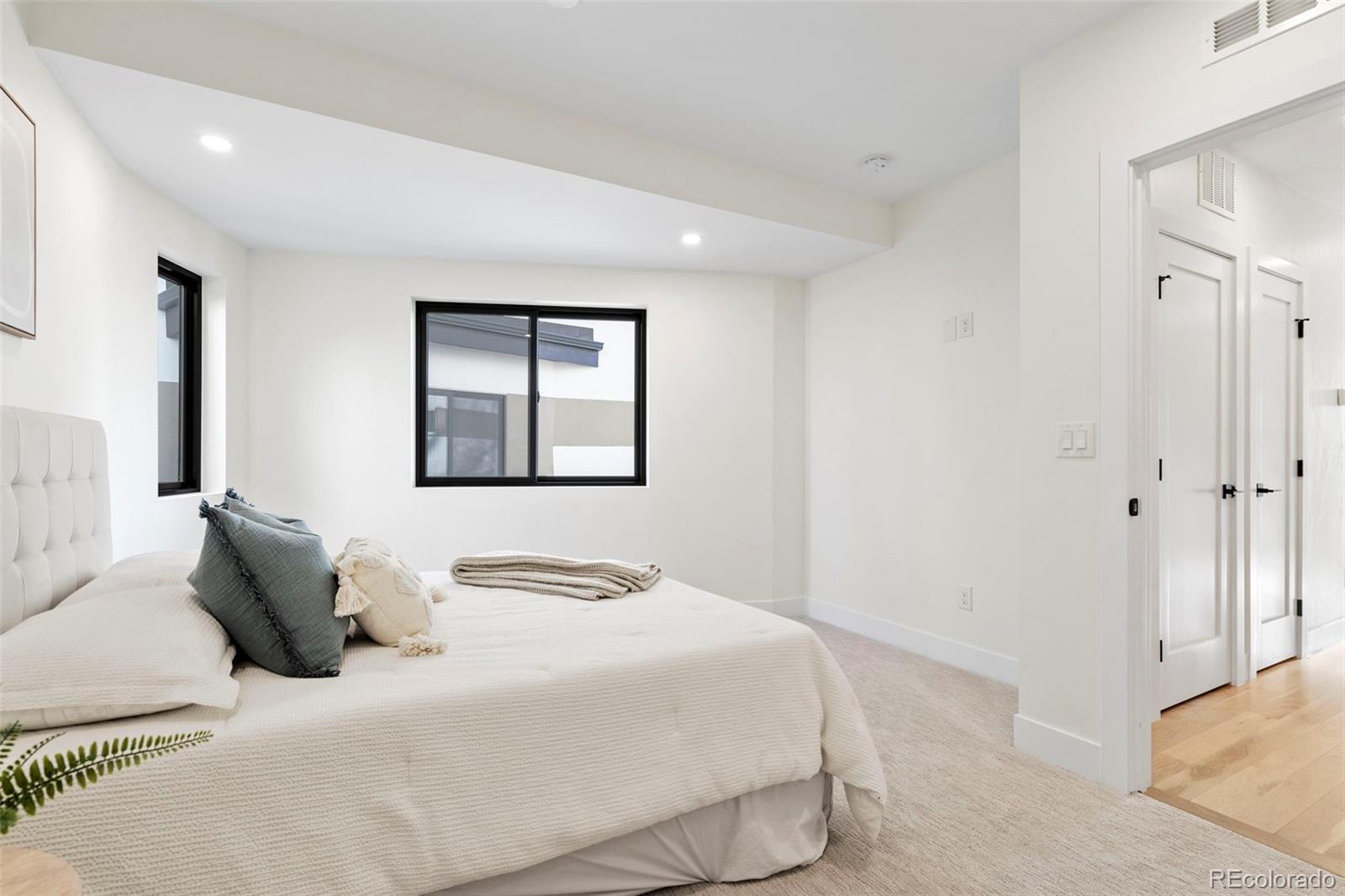 MLS Image #15 for 1727  lowell boulevard,denver, Colorado