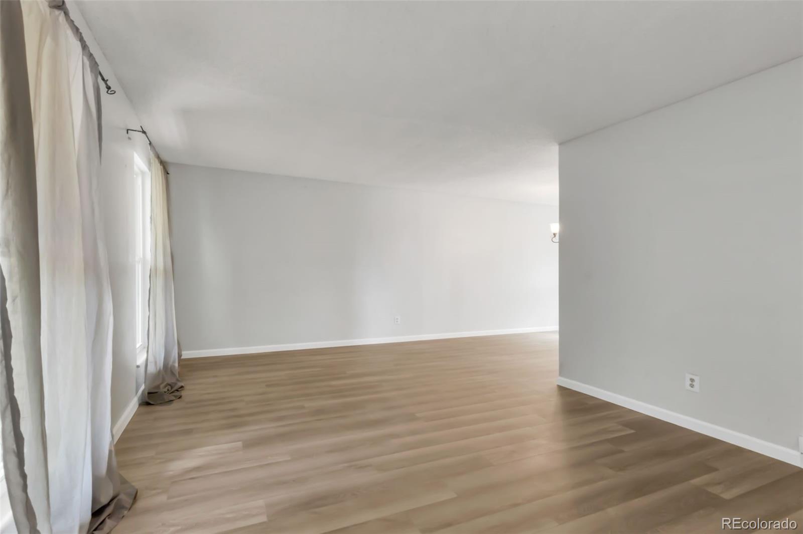 MLS Image #2 for 1005 s lewiston way,aurora, Colorado