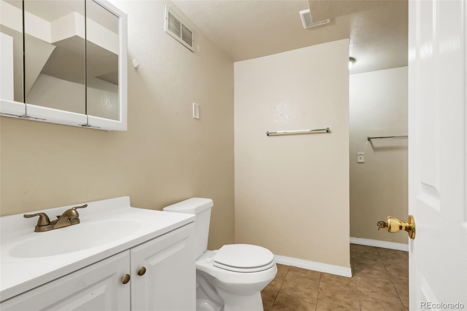 MLS Image #38 for 1005 s lewiston way,aurora, Colorado