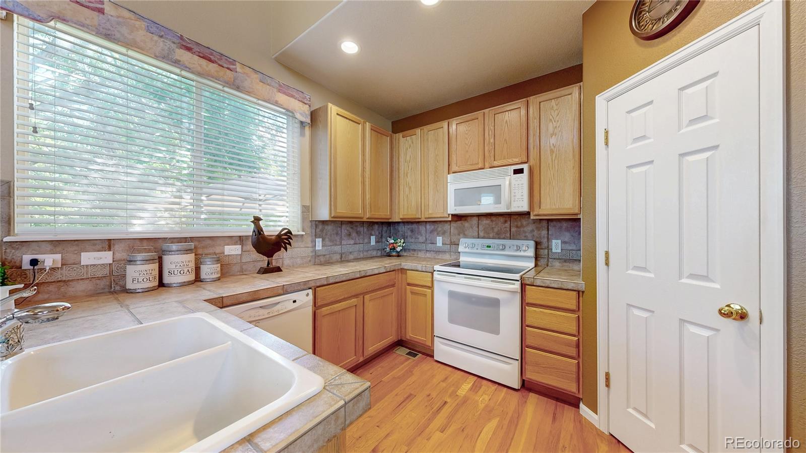 MLS Image #6 for 10532  madison street,thornton, Colorado