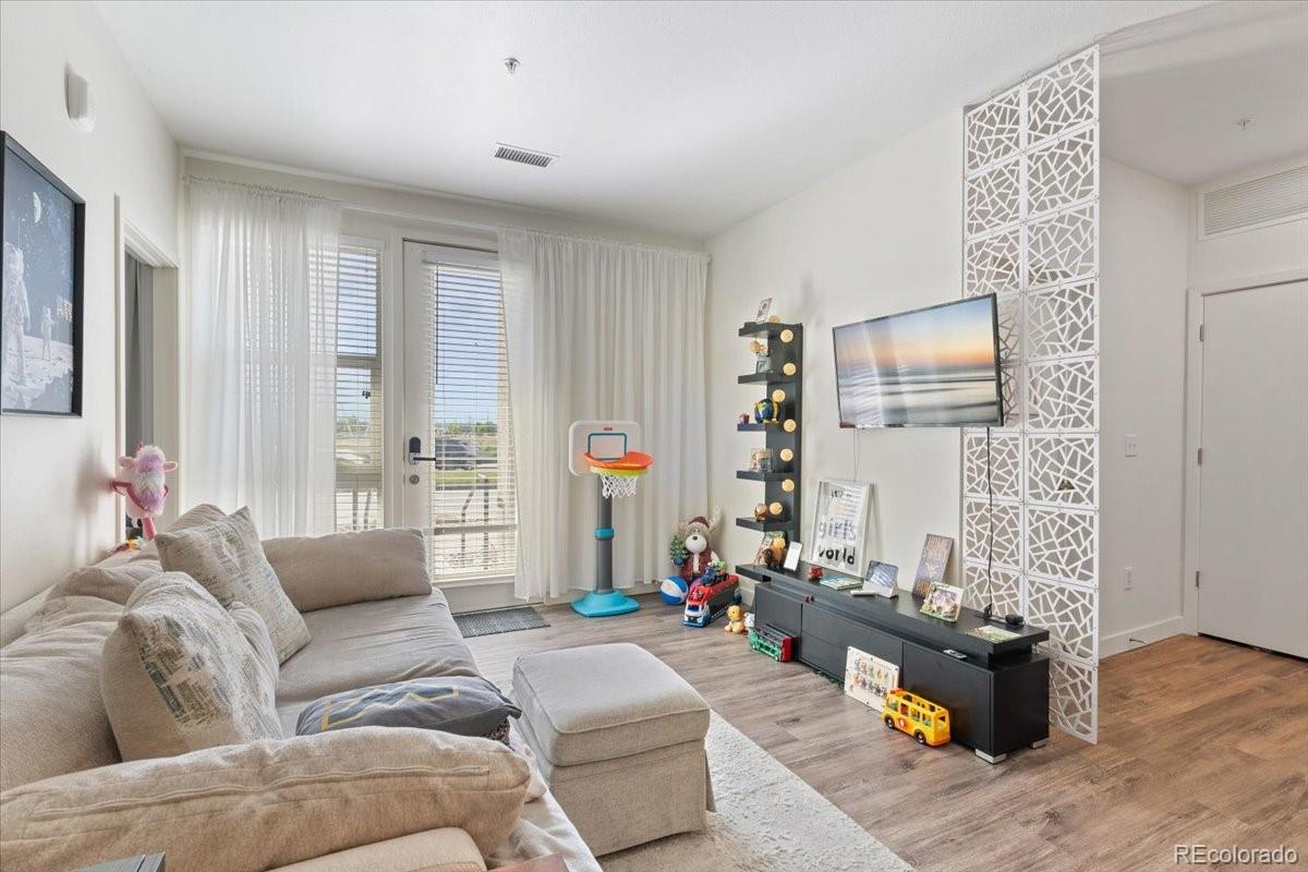 MLS Image #10 for 8475 e 36th avenue,denver, Colorado