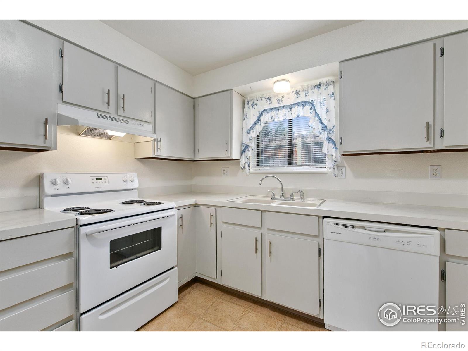 MLS Image #10 for 419 s impala drive,fort collins, Colorado