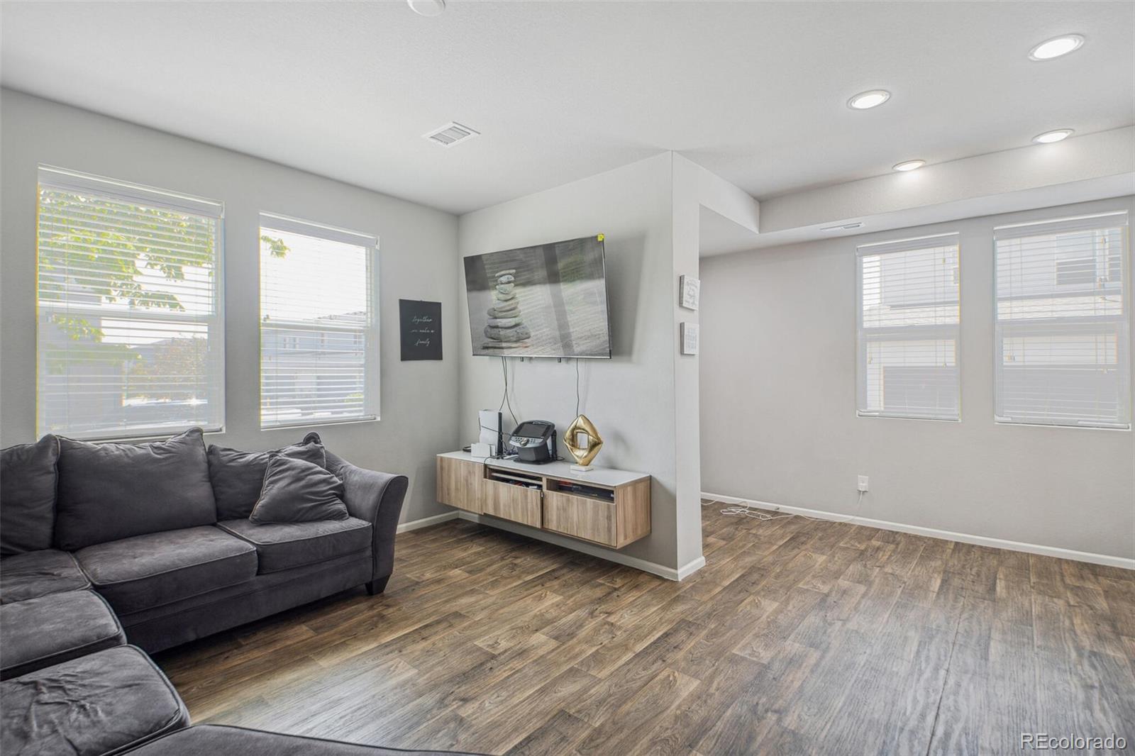 MLS Image #4 for 16019 e elk drive,denver, Colorado