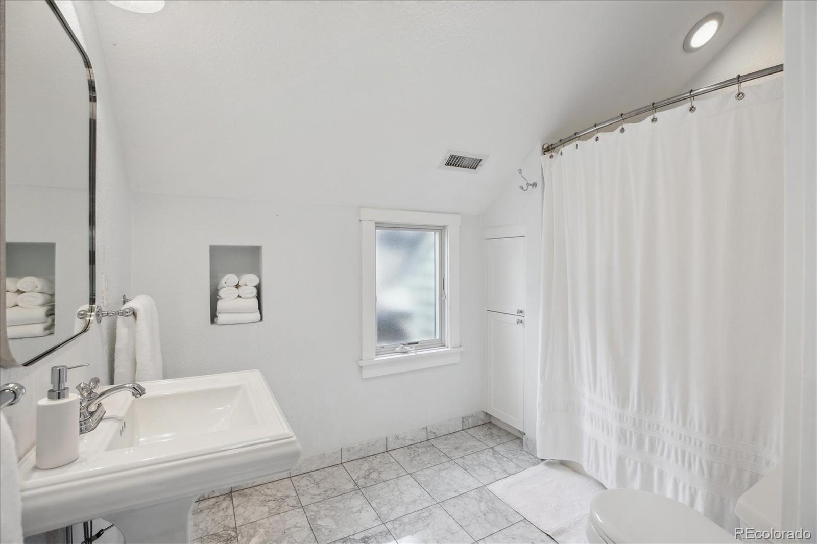 MLS Image #18 for 1526 s gaylord street,denver, Colorado