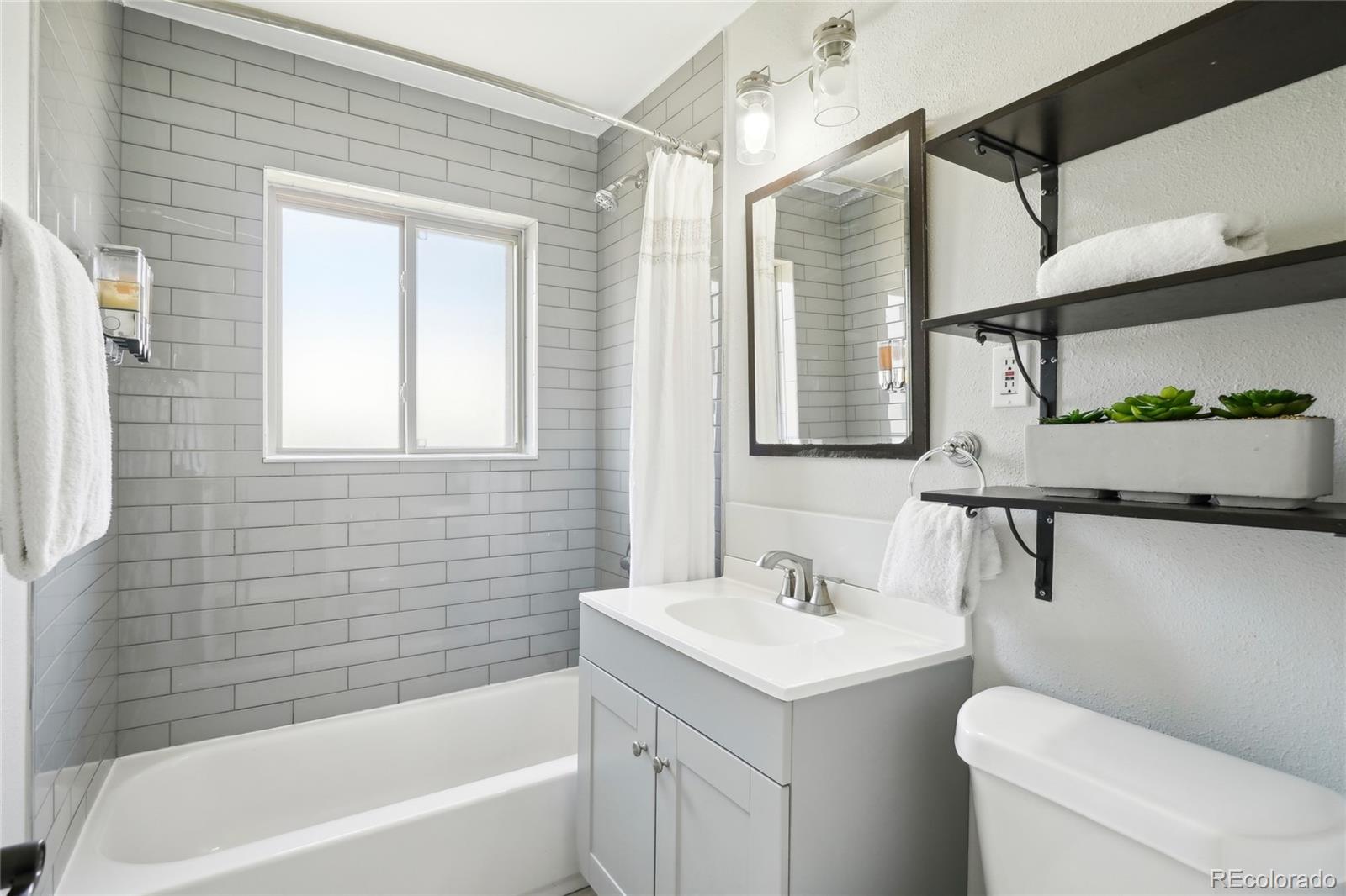 MLS Image #11 for 3285 s delaware street,englewood, Colorado