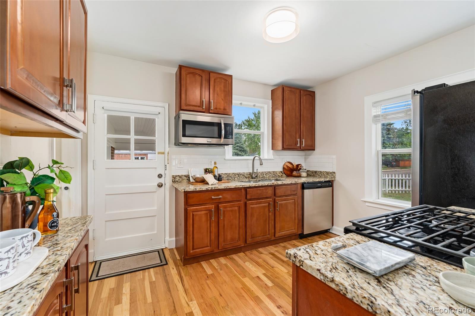 MLS Image #11 for 1691  roslyn street,denver, Colorado