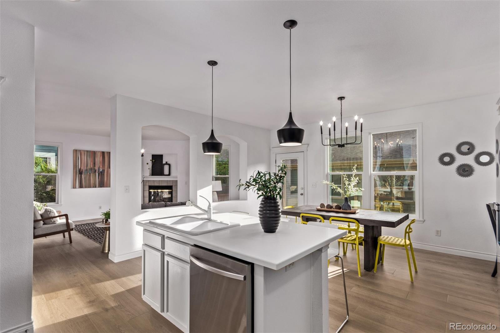 MLS Image #18 for 2345  akron street,denver, Colorado