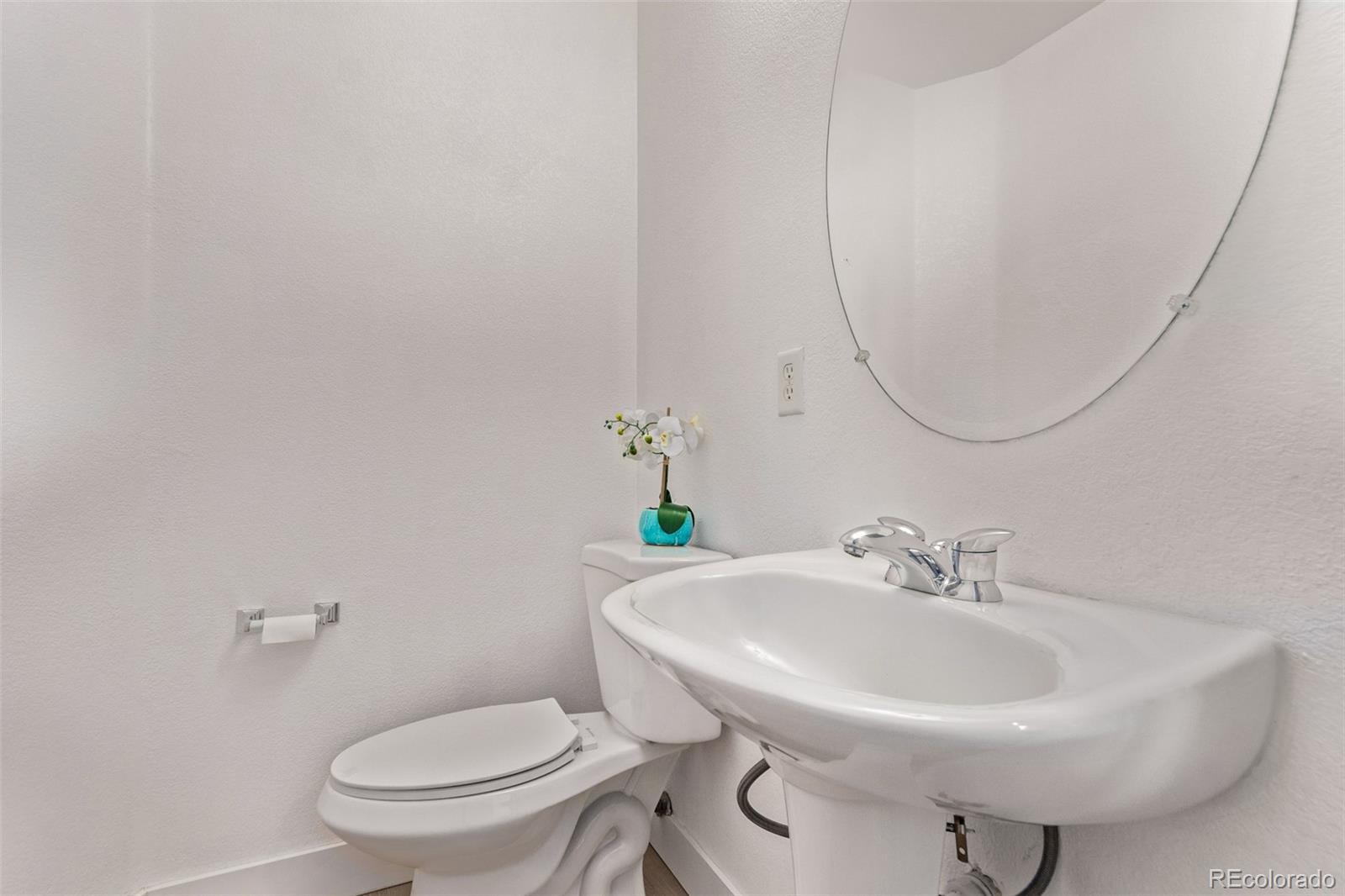 MLS Image #19 for 2345  akron street,denver, Colorado