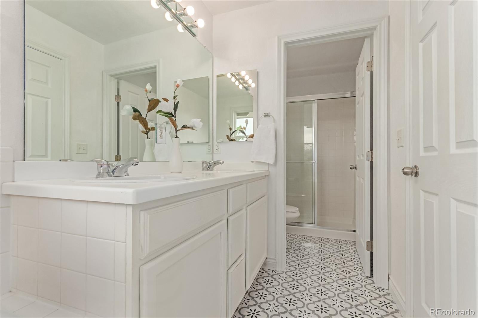 MLS Image #25 for 2345  akron street,denver, Colorado