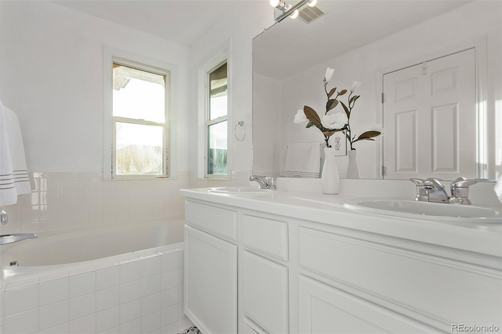 MLS Image #26 for 2345  akron street,denver, Colorado