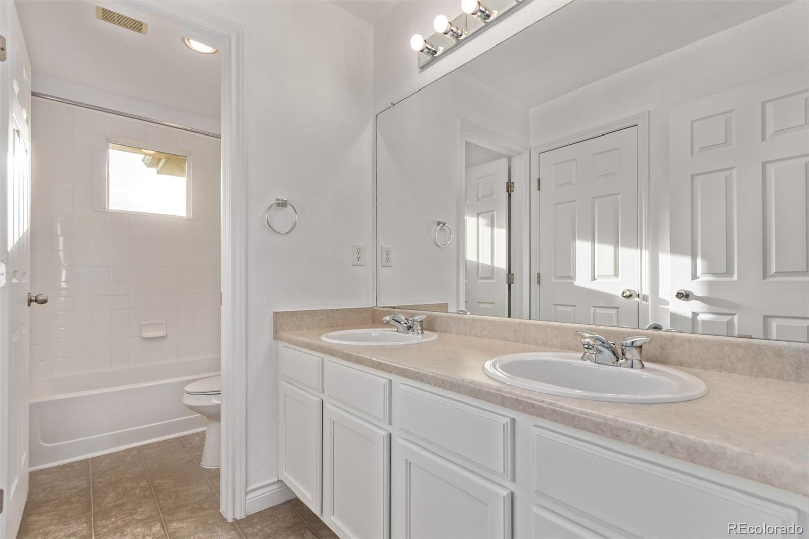 MLS Image #31 for 2345  akron street,denver, Colorado