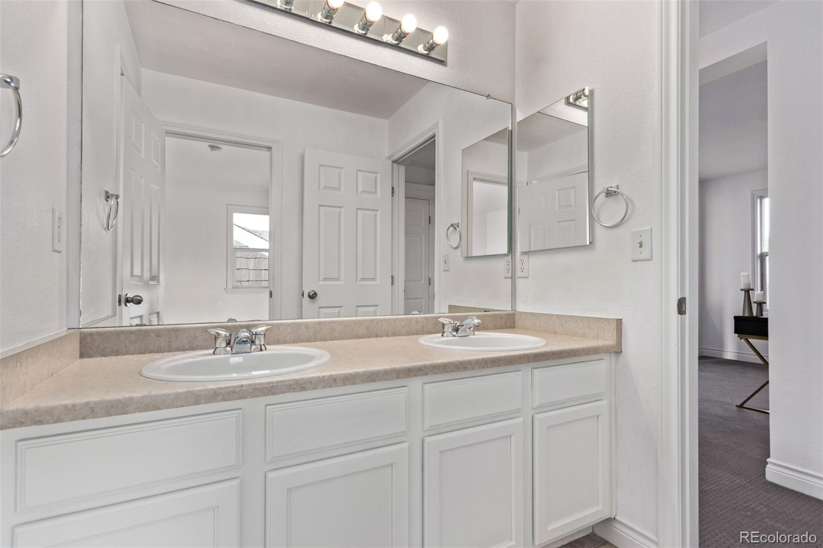 MLS Image #32 for 2345  akron street,denver, Colorado