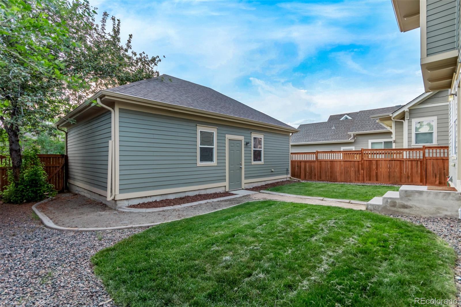 MLS Image #37 for 2345  akron street,denver, Colorado