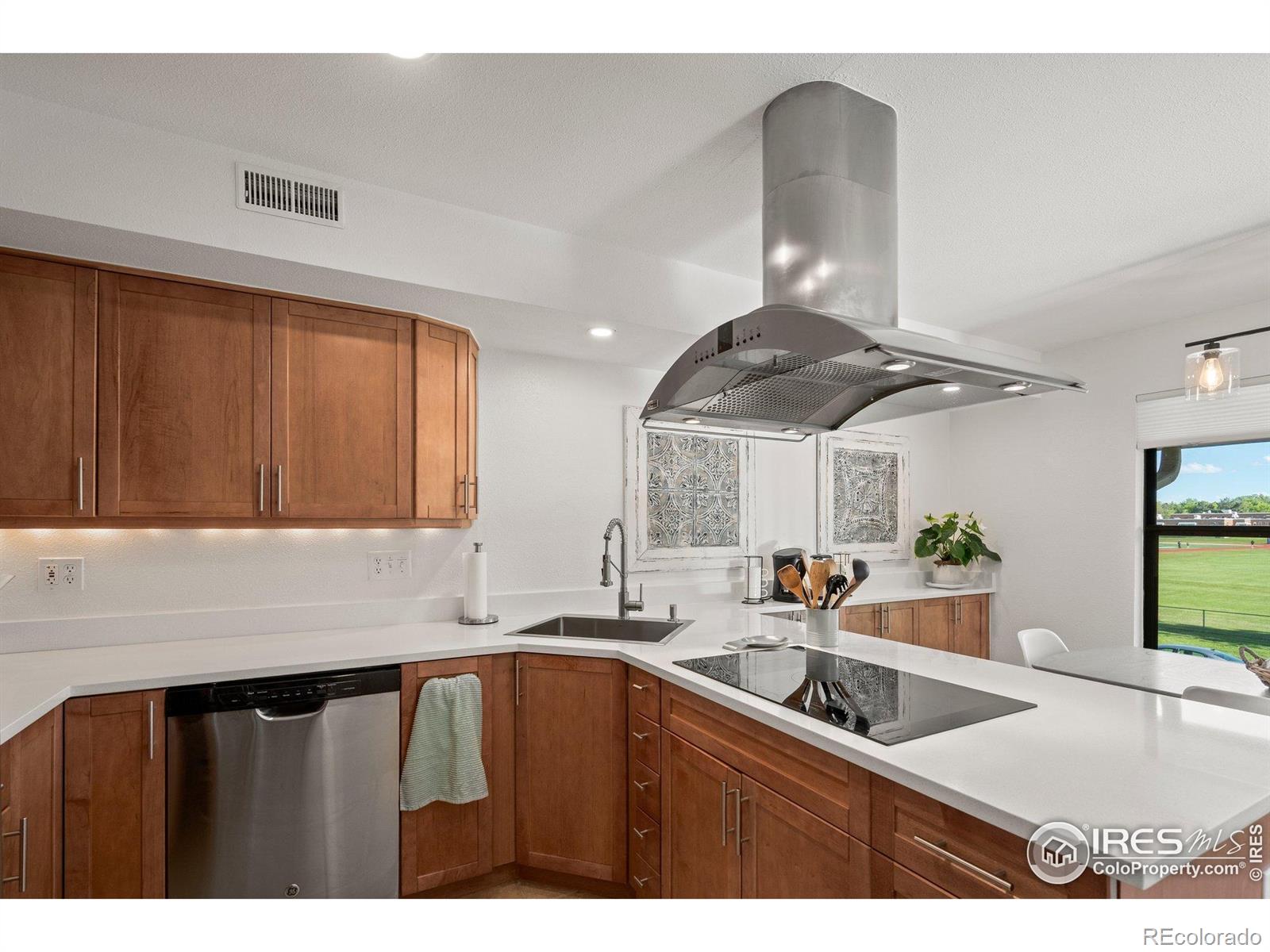 MLS Image #10 for 500  manhattan drive,boulder, Colorado
