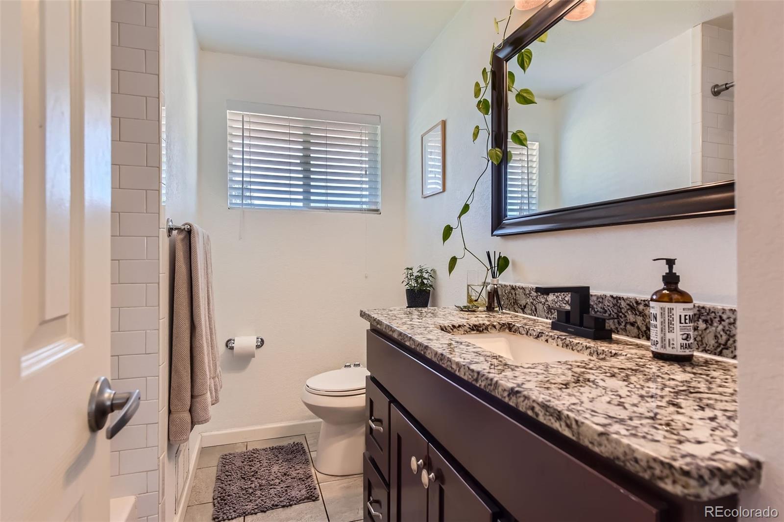 MLS Image #14 for 3775 s green court,englewood, Colorado