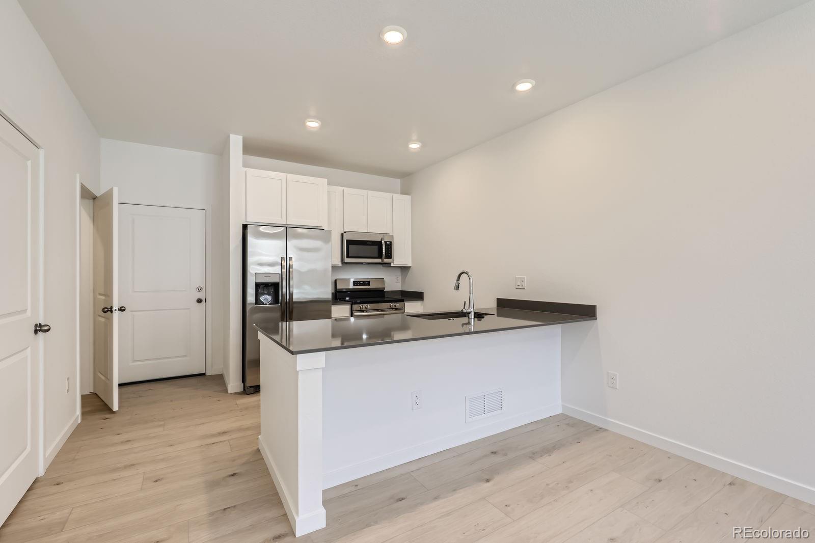 MLS Image #4 for 2006 s haleyville way,aurora, Colorado
