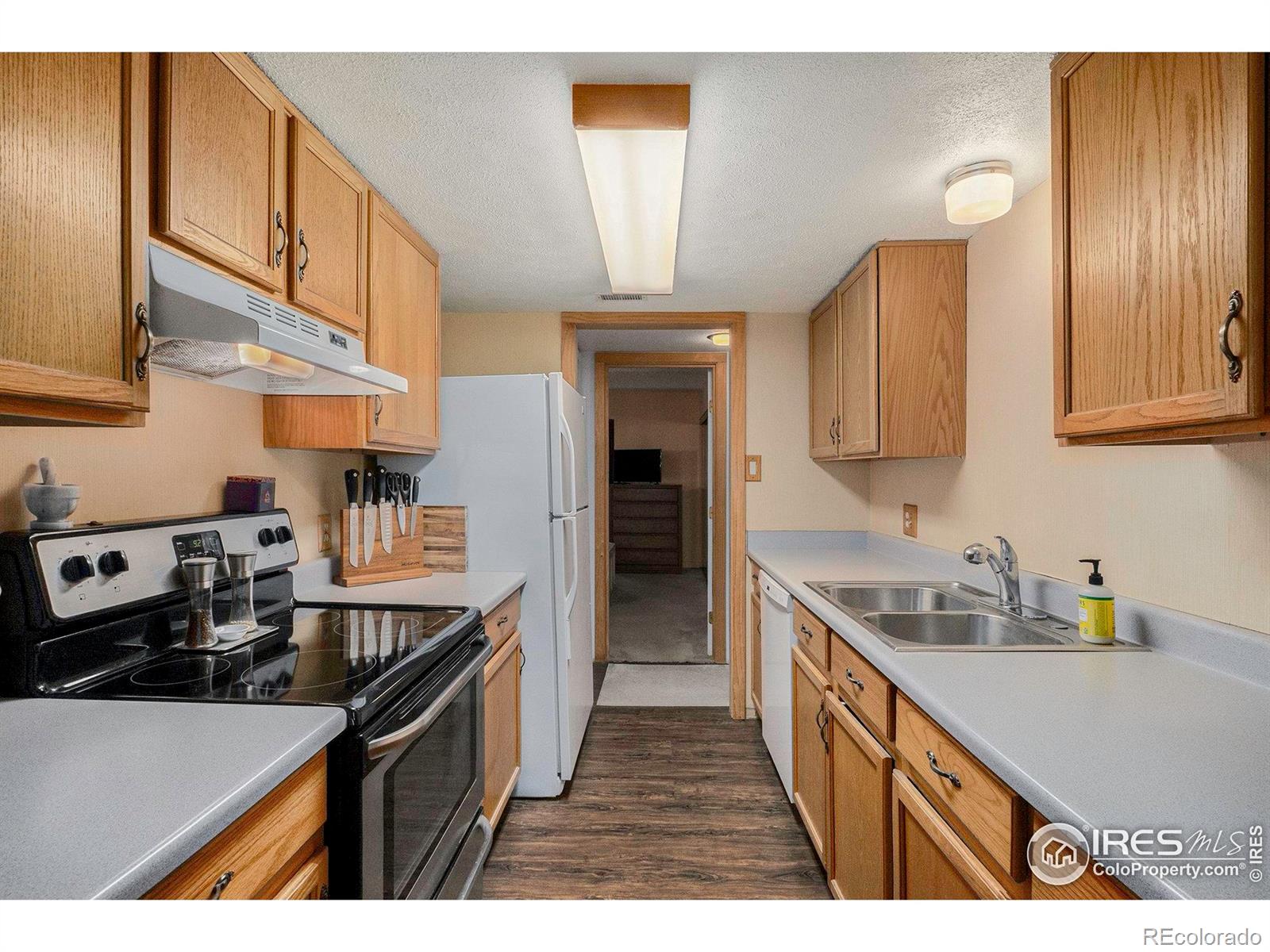 MLS Image #5 for 2525 s dayton way,denver, Colorado