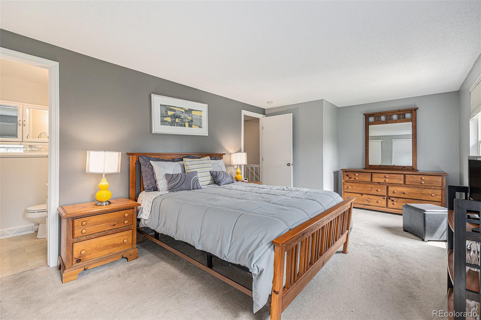 MLS Image #11 for 9031 e amherst drive,denver, Colorado
