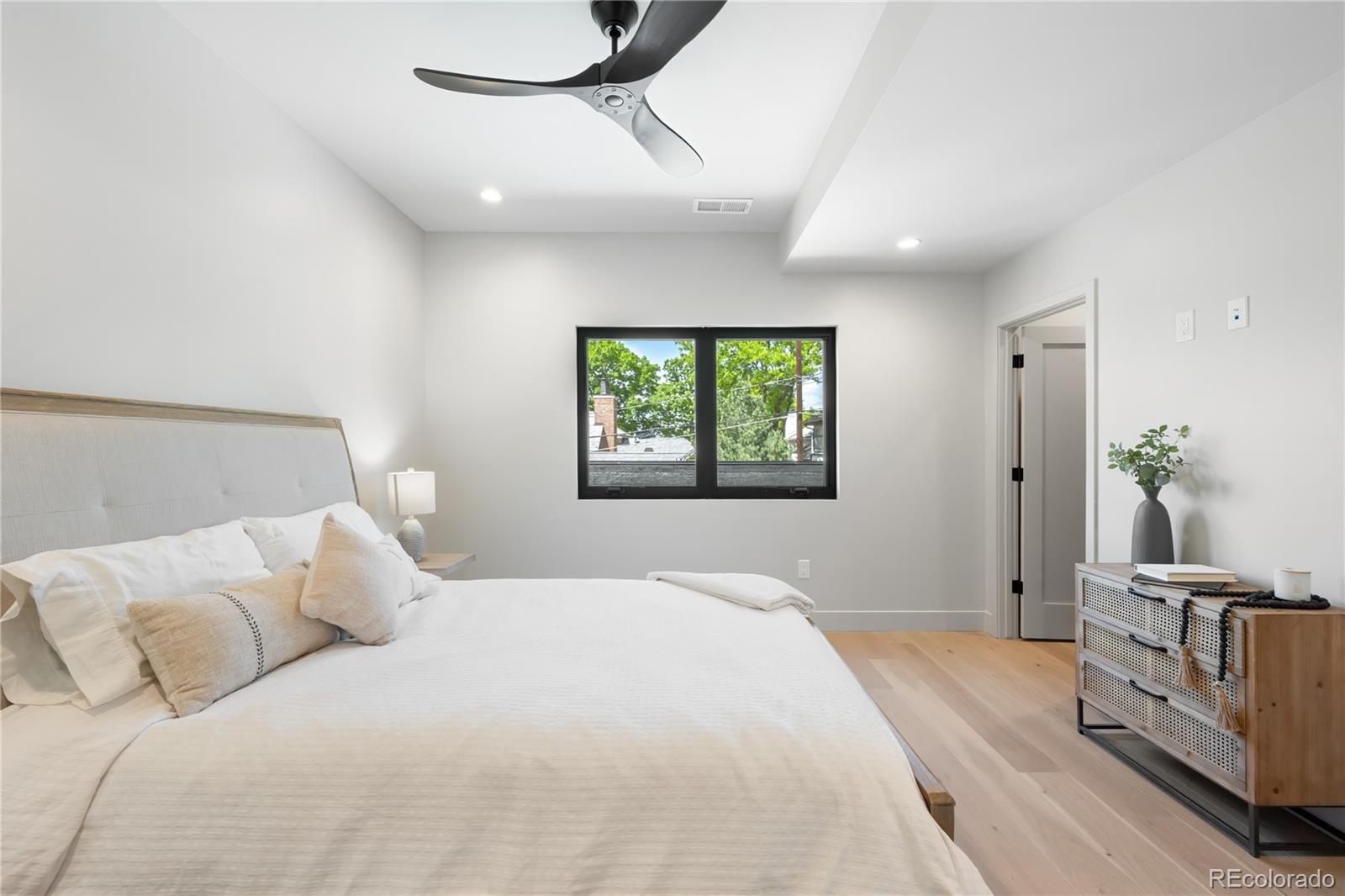 MLS Image #23 for 417 n madison street,denver, Colorado