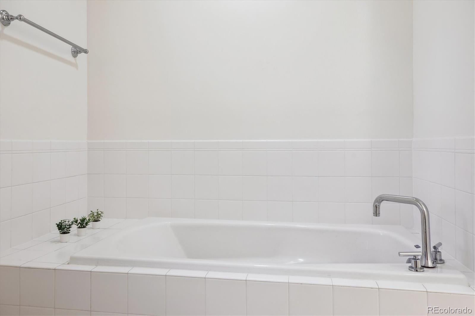 MLS Image #11 for 2958  syracuse street,denver, Colorado